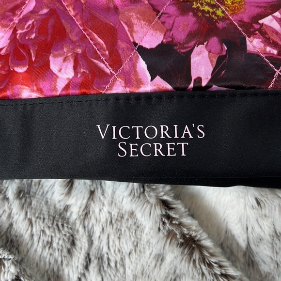 NEW Victoria’s Secret Floral Tote - Picture 4 of 7